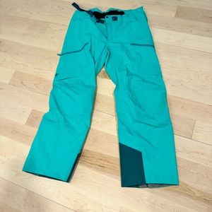 Arc’teryx ski pants in “Illucination” aqua color.  Size XL, worn for 4 ski days.